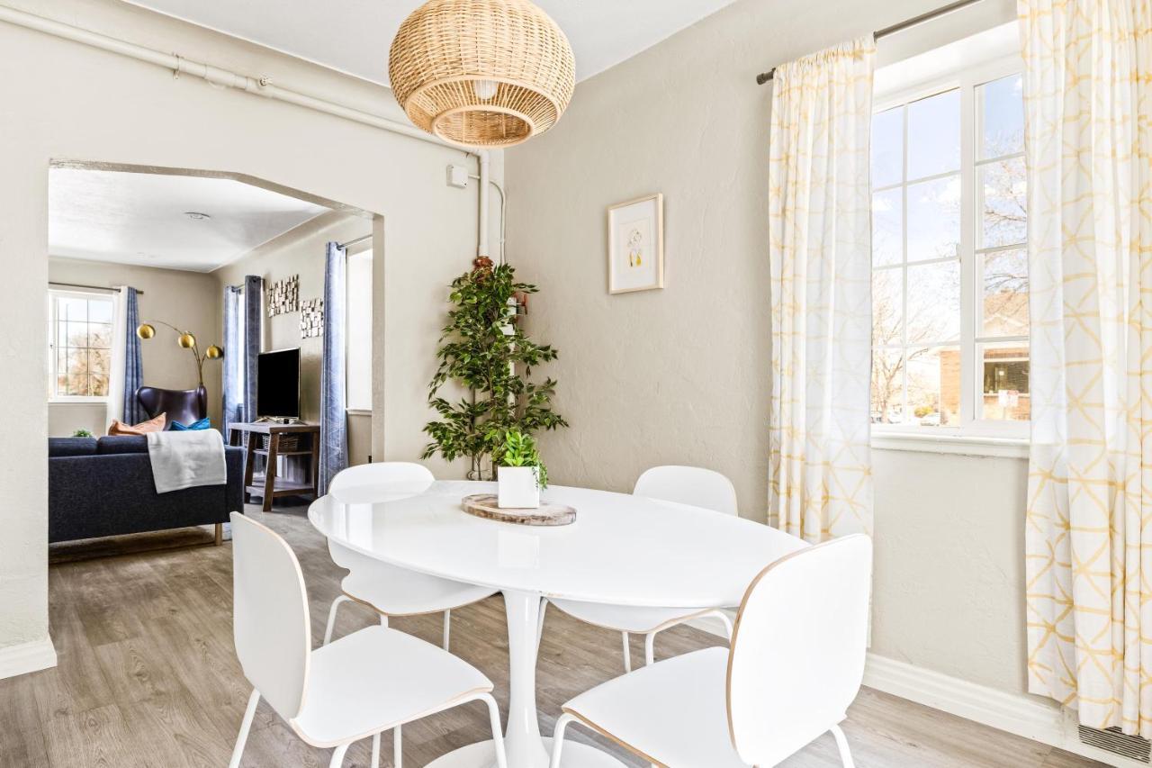 Stylish City Retreat - King Beds - Walk To Sloans Lake デンバー エクステリア 写真