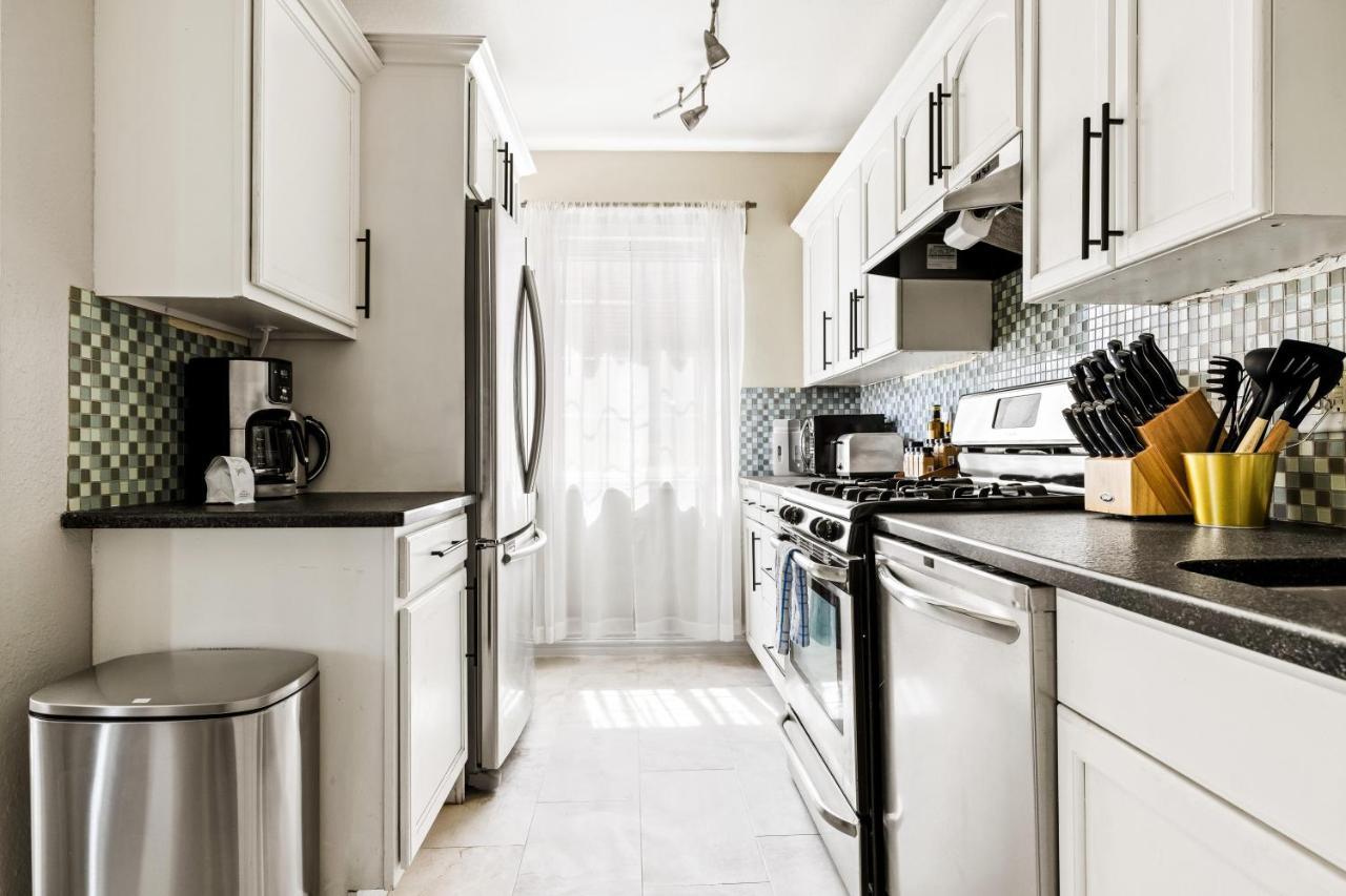 Stylish City Retreat - King Beds - Walk To Sloans Lake デンバー エクステリア 写真