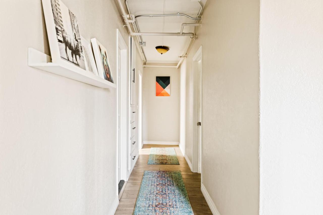 Stylish City Retreat - King Beds - Walk To Sloans Lake デンバー エクステリア 写真